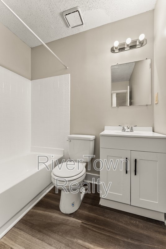 Beautifully Renovated 3BR | Detached Garage/Workshop property image
