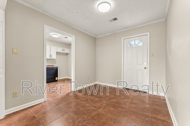 Beautifully Renovated 3BR | Detached Garage/Workshop property image