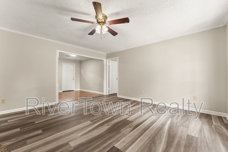 Beautifully Renovated 3BR | Detached Garage/Workshop property image
