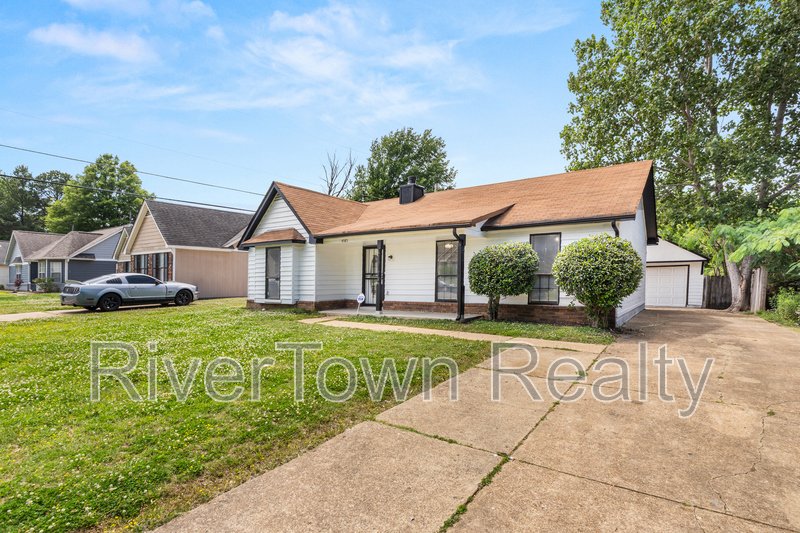 Beautifully Renovated 3BR | Detached Garage/Workshop property image