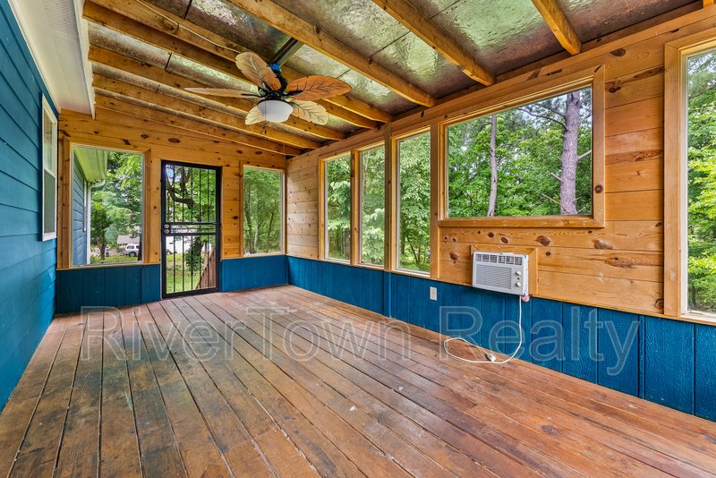 Charming 3-Bedroom/2 Bathr Home in Memphis on a Spacious Half-Acre Lot property image