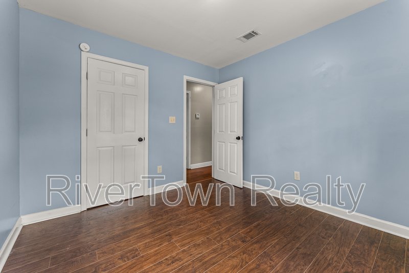 Charming 3-Bedroom/2 Bathr Home in Memphis on a Spacious Half-Acre Lot property image