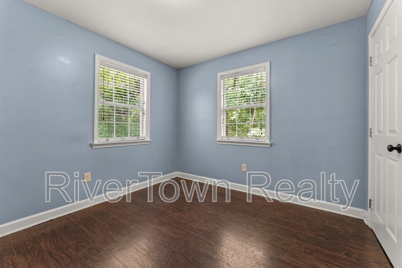 Charming 3-Bedroom/2 Bathr Home in Memphis on a Spacious Half-Acre Lot property image