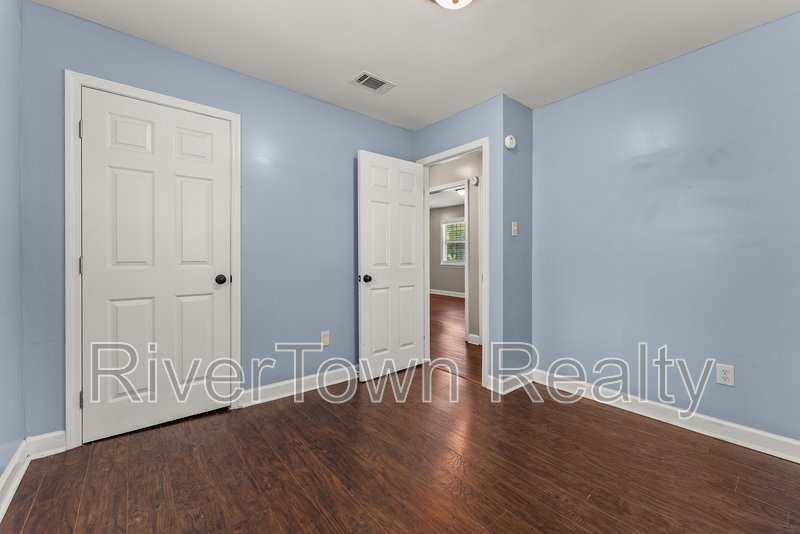 Charming 3-Bedroom/2 Bathr Home in Memphis on a Spacious Half-Acre Lot property image