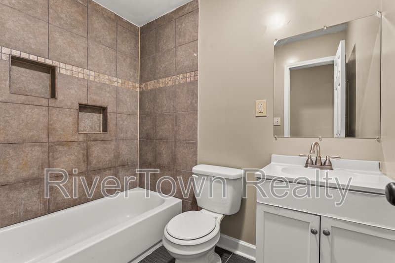 Charming 3-Bedroom/2 Bathr Home in Memphis on a Spacious Half-Acre Lot property image