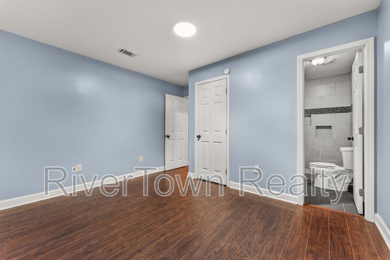 Charming 3-Bedroom/2 Bathr Home in Memphis on a Spacious Half-Acre Lot property image