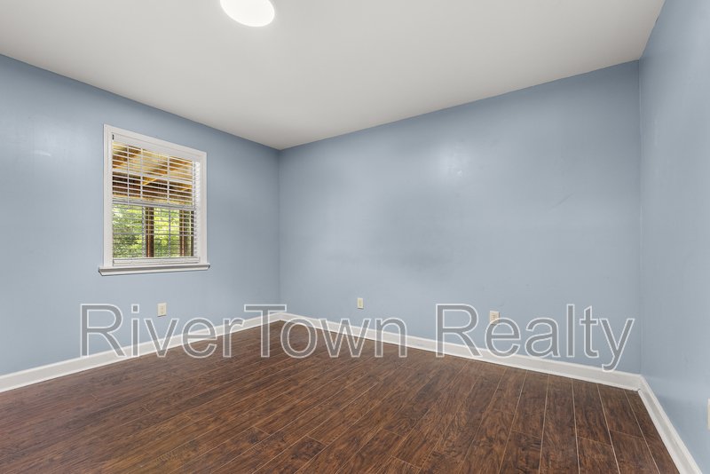 Charming 3-Bedroom/2 Bathr Home in Memphis on a Spacious Half-Acre Lot property image