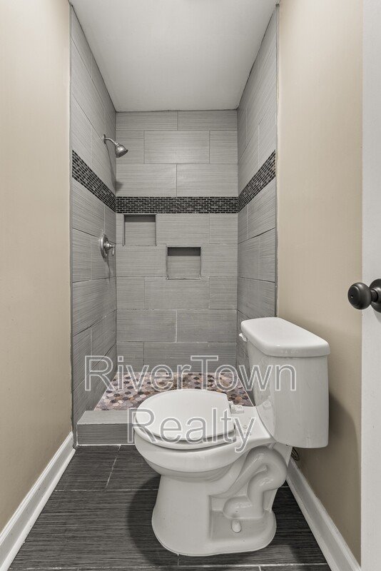 Charming 3-Bedroom/2 Bathr Home in Memphis on a Spacious Half-Acre Lot property image