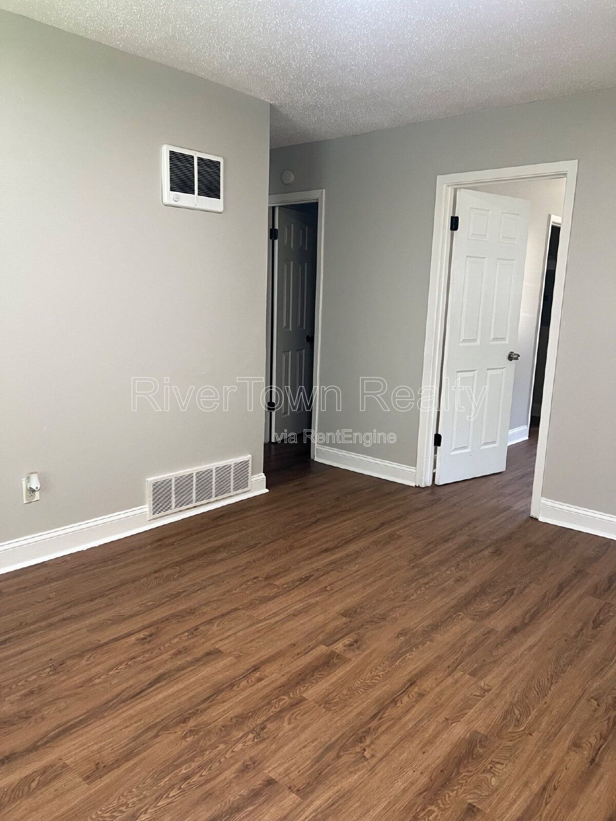 Spacious 3-Bedroom, 1-Bath Private Home – Section 8 Welcome! property image