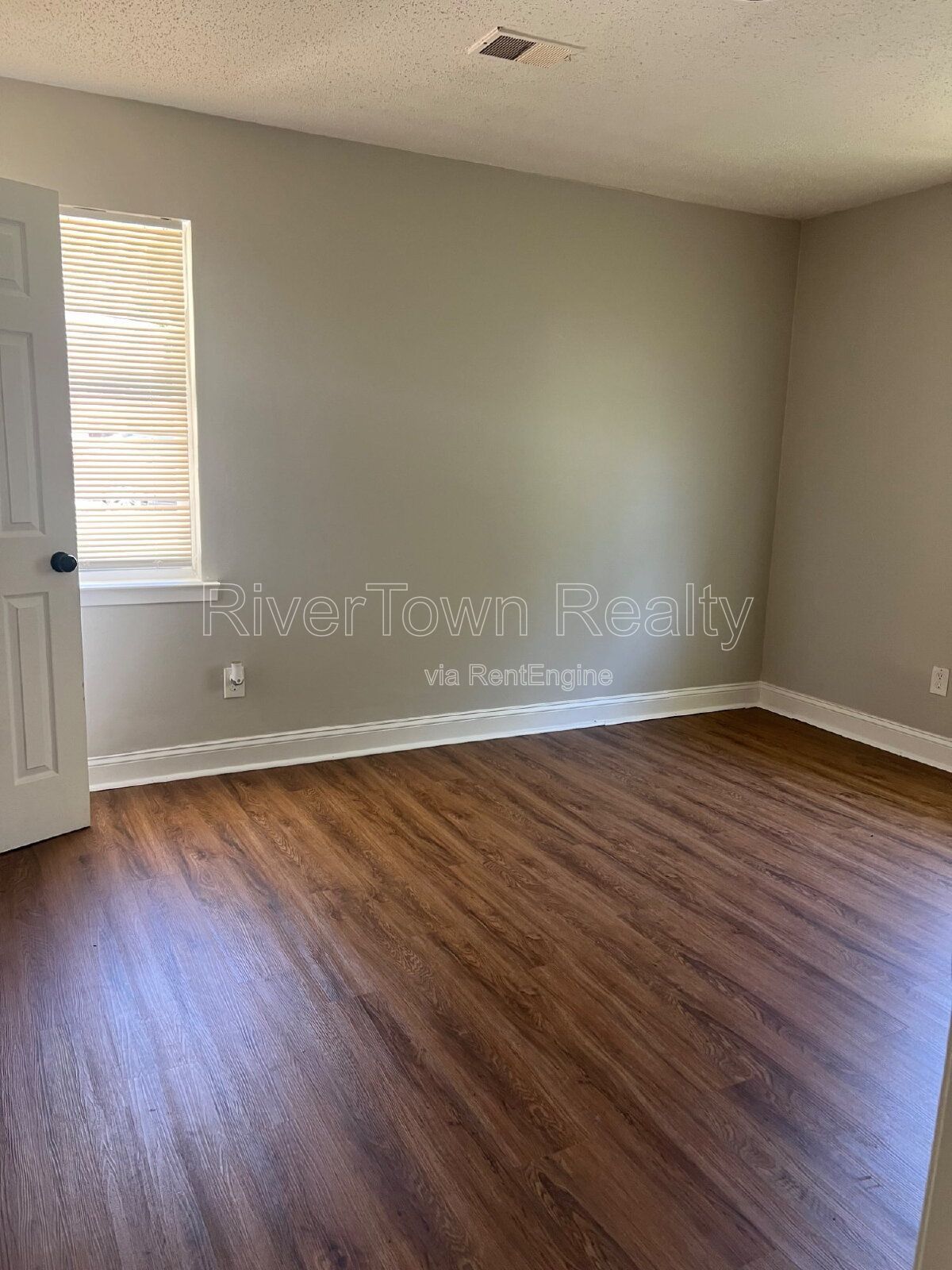Spacious 3-Bedroom, 1-Bath Private Home – Section 8 Welcome! property image
