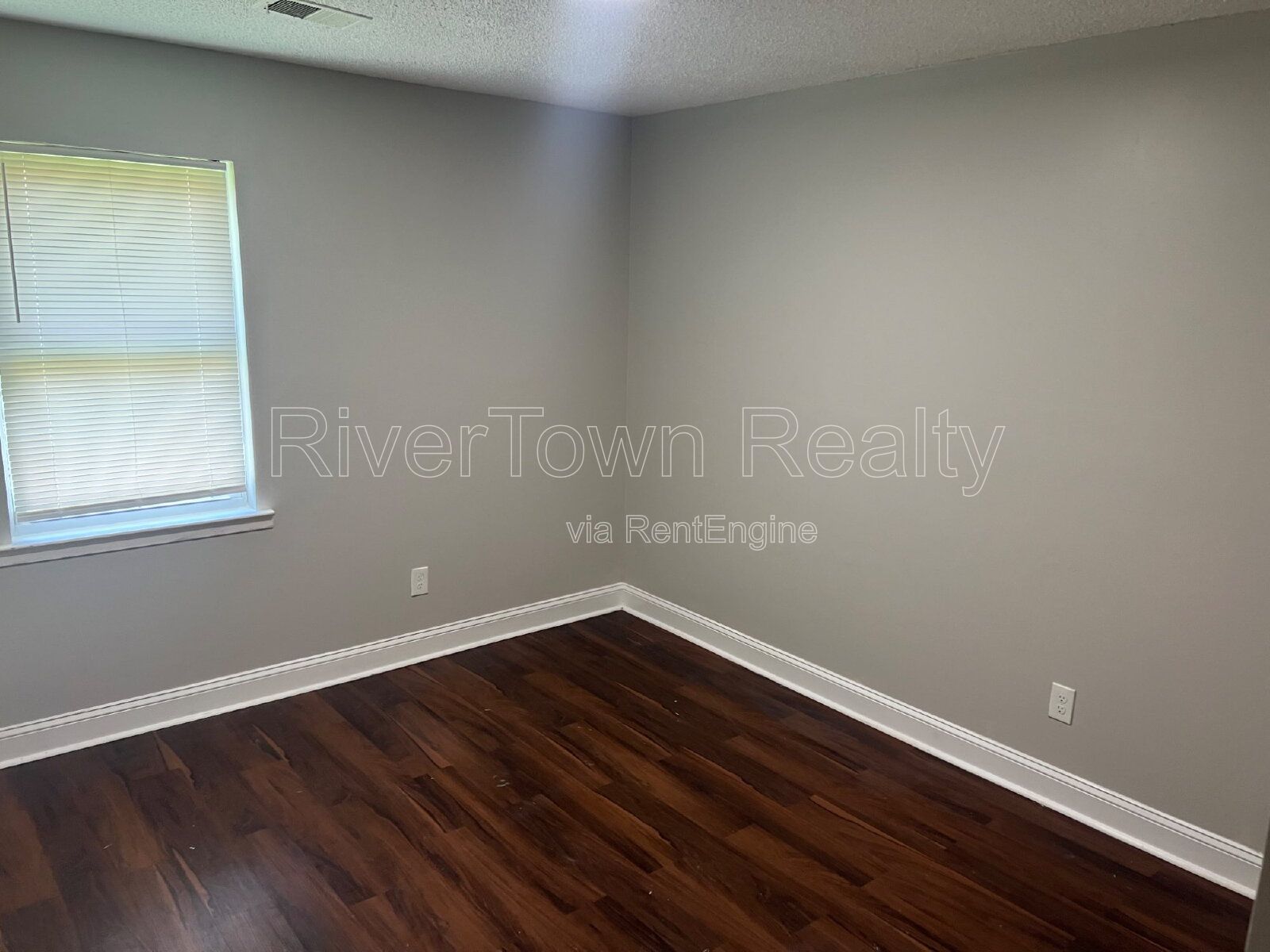 Spacious 3-Bedroom, 1-Bath Private Home – Section 8 Welcome! property image