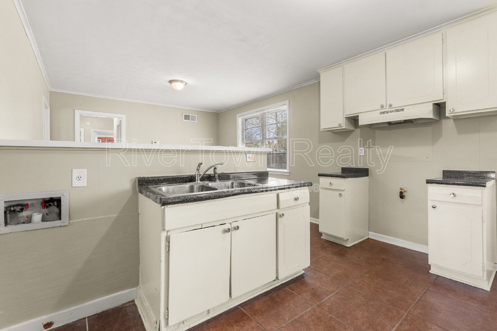 Charming Memphis Home with Gleaming Hardwood Floors - 3 Beds, 1 Bath! property image