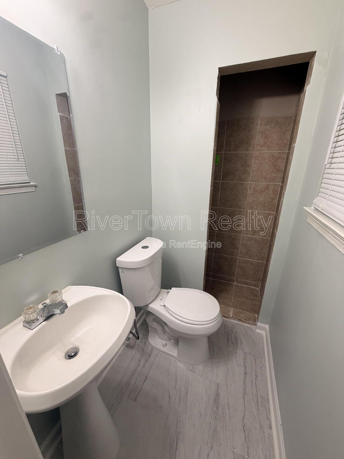 Charming 3-Bed, 2-Bath Home at 1624 Winfield Ave, Memphis – Cozy Living with 1021 Sq Ft! property image
