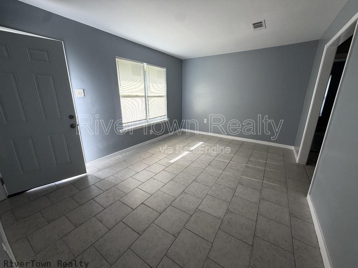 ASK US ABOUT OUT FREE MONTH RENT SPECIAL ON THIS ONE!!! property image