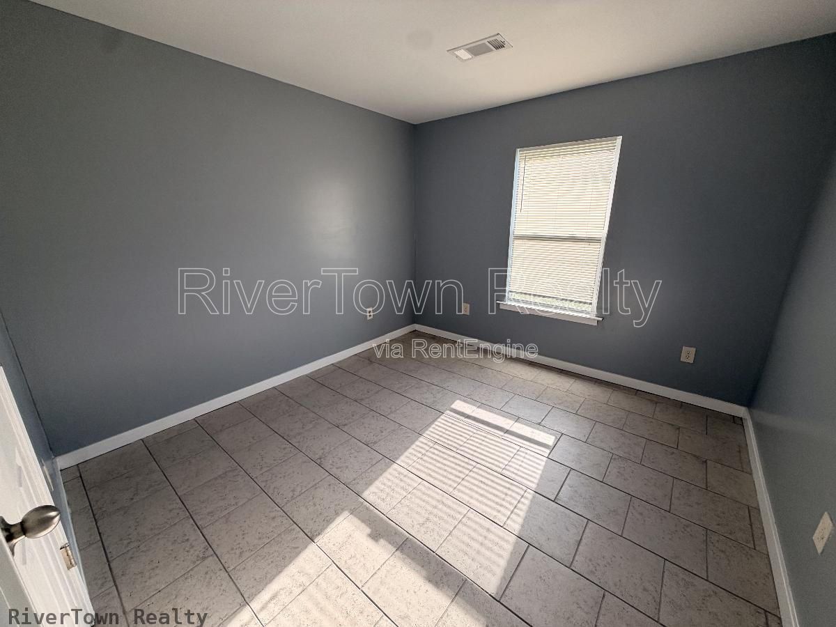 ASK US ABOUT OUT FREE MONTH RENT SPECIAL ON THIS ONE!!! property image