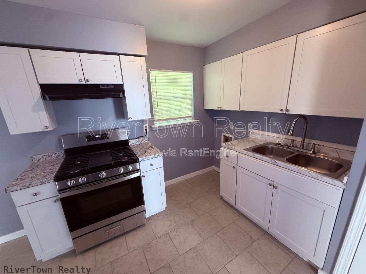 ASK US ABOUT OUT FREE MONTH RENT SPECIAL ON THIS ONE!!! property image
