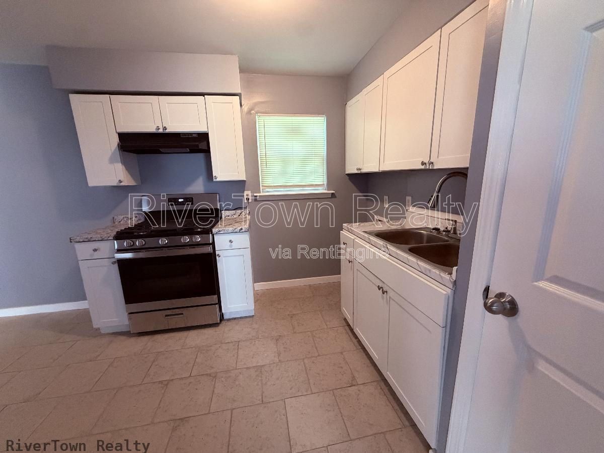 ASK US ABOUT OUT FREE MONTH RENT SPECIAL ON THIS ONE!!! property image