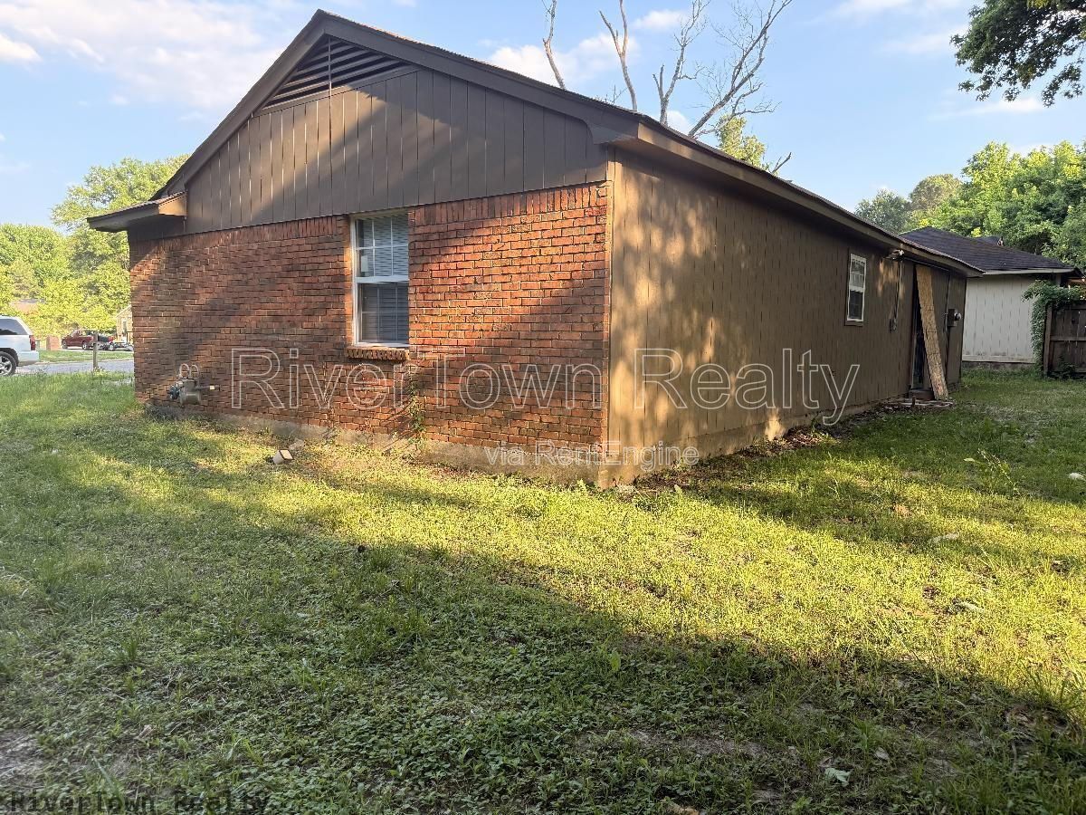 ASK US ABOUT OUT FREE MONTH RENT SPECIAL ON THIS ONE!!! property image