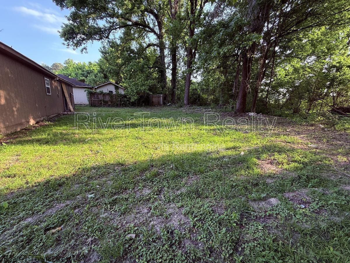 ASK US ABOUT OUT FREE MONTH RENT SPECIAL ON THIS ONE!!! property image