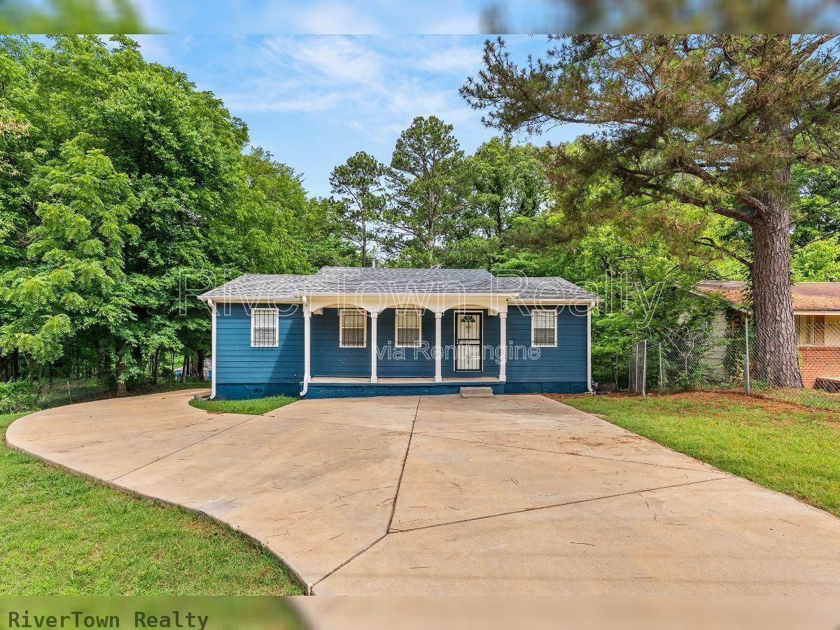 Charming 3-Bedroom/2 Bathr Home in Memphis on a Spacious Half-Acre Lot property image