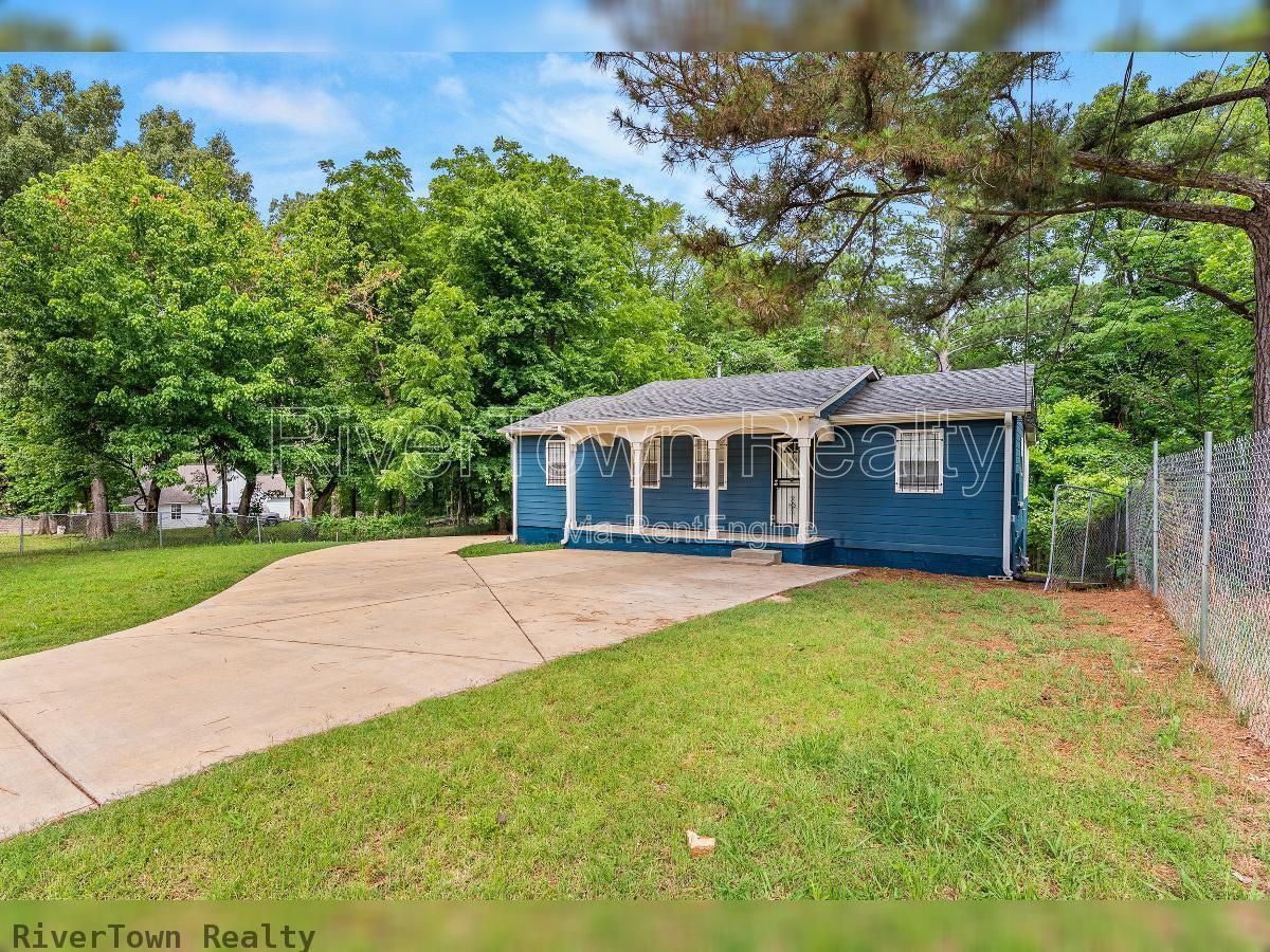Charming 3-Bedroom/2 Bathr Home in Memphis on a Spacious Half-Acre Lot property image