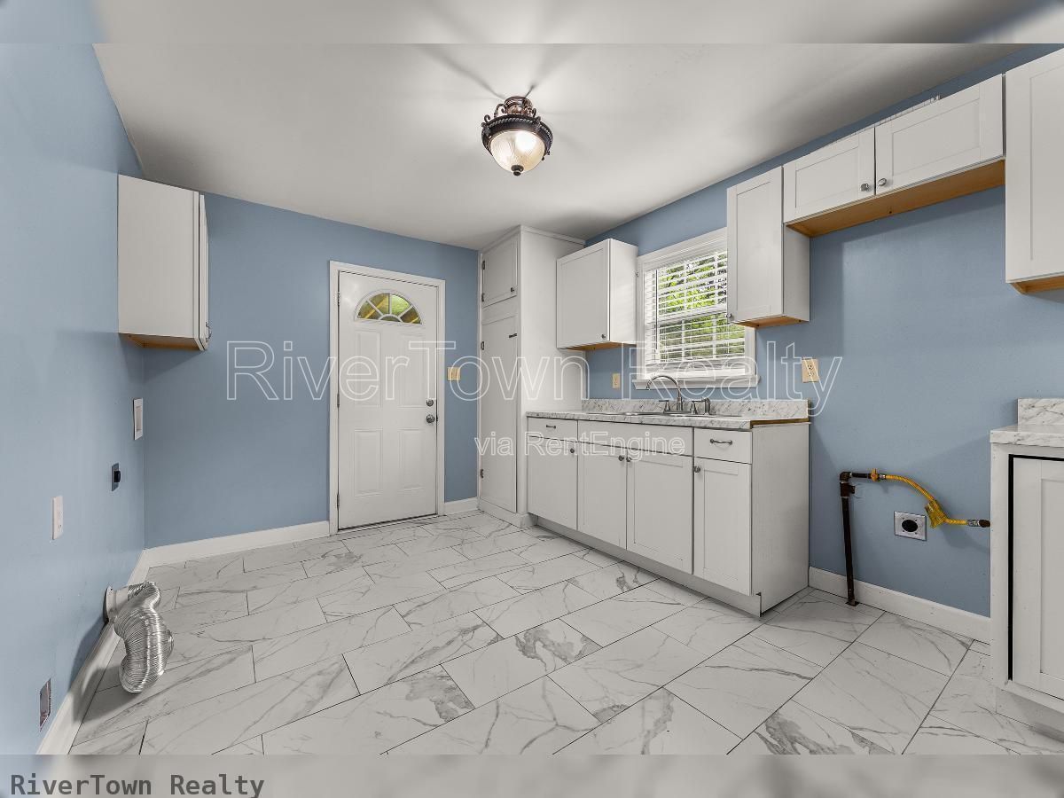 Charming 3-Bedroom/2 Bathr Home in Memphis on a Spacious Half-Acre Lot property image