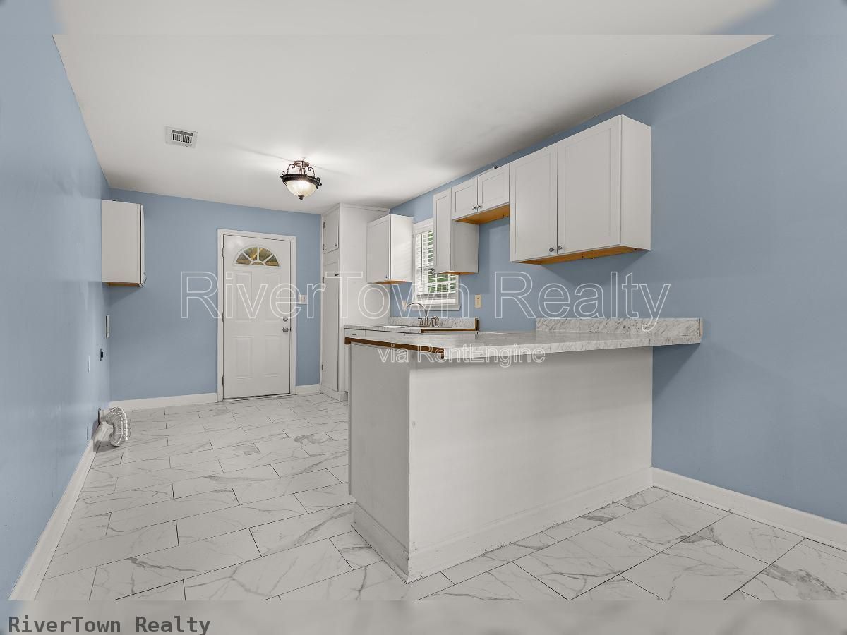 Charming 3-Bedroom/2 Bathr Home in Memphis on a Spacious Half-Acre Lot property image