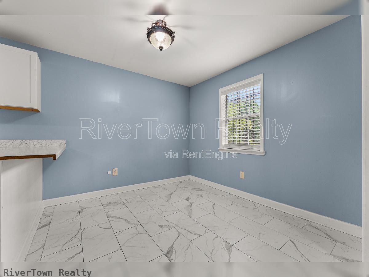 Charming 3-Bedroom/2 Bathr Home in Memphis on a Spacious Half-Acre Lot property image