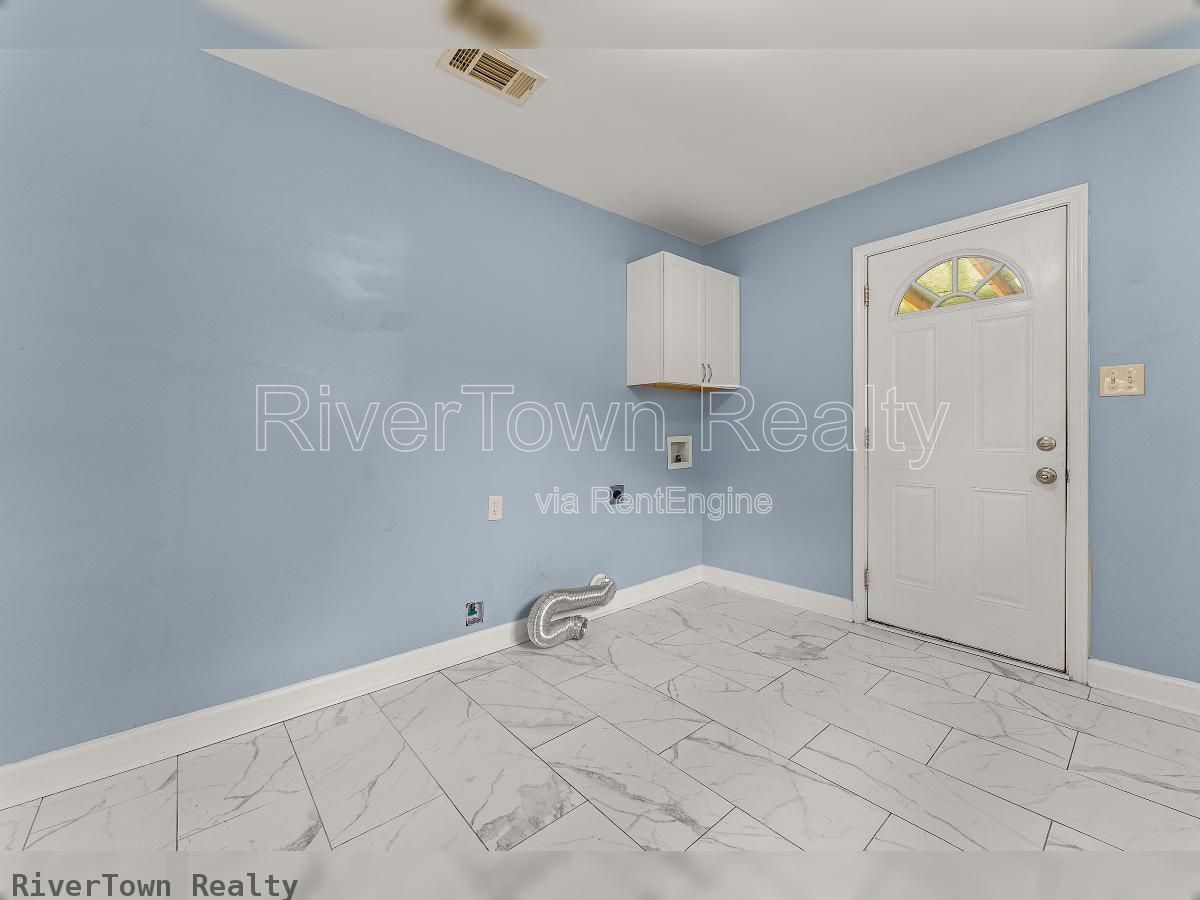 Charming 3-Bedroom/2 Bathr Home in Memphis on a Spacious Half-Acre Lot property image