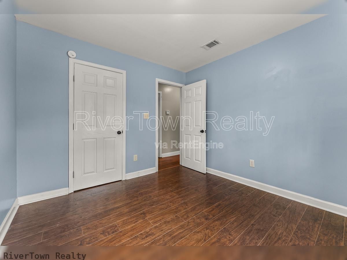 Charming 3-Bedroom/2 Bathr Home in Memphis on a Spacious Half-Acre Lot property image