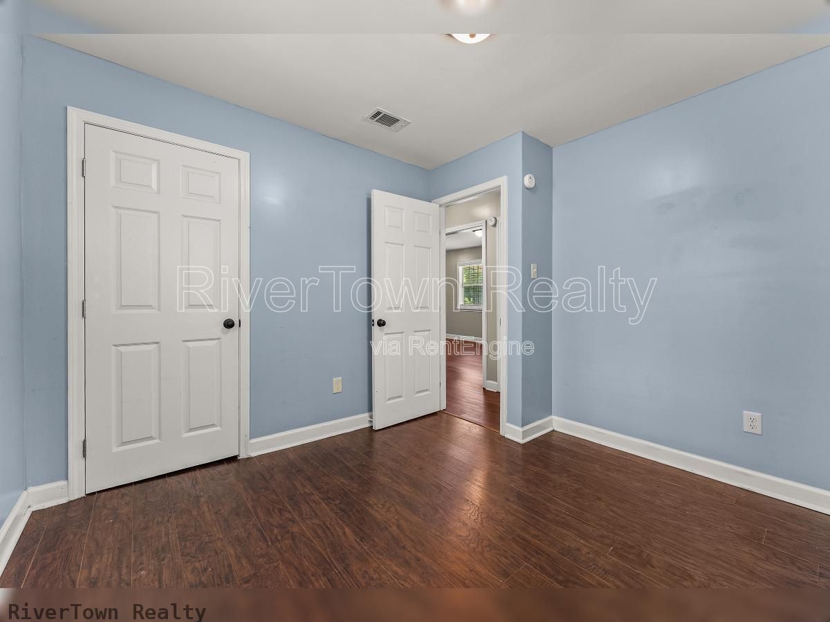 Charming 3-Bedroom/2 Bathr Home in Memphis on a Spacious Half-Acre Lot property image