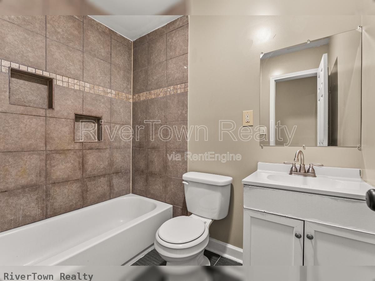 Charming 3-Bedroom/2 Bathr Home in Memphis on a Spacious Half-Acre Lot property image