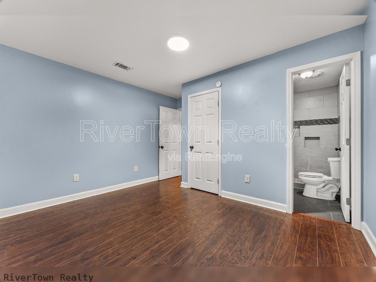 Charming 3-Bedroom/2 Bathr Home in Memphis on a Spacious Half-Acre Lot property image