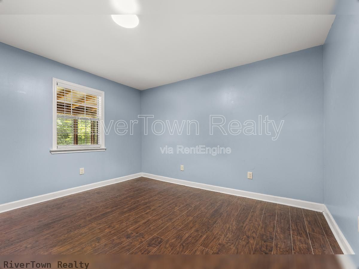 Charming 3-Bedroom/2 Bathr Home in Memphis on a Spacious Half-Acre Lot property image