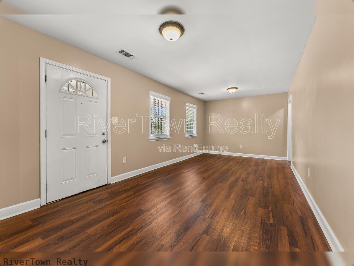 Charming 3-Bedroom/2 Bathr Home in Memphis on a Spacious Half-Acre Lot property image