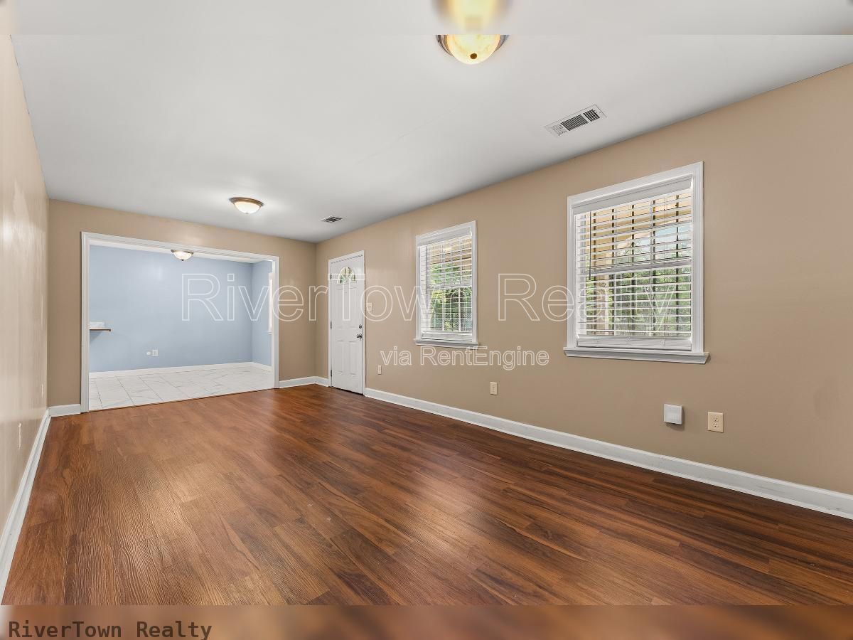 Charming 3-Bedroom/2 Bathr Home in Memphis on a Spacious Half-Acre Lot property image