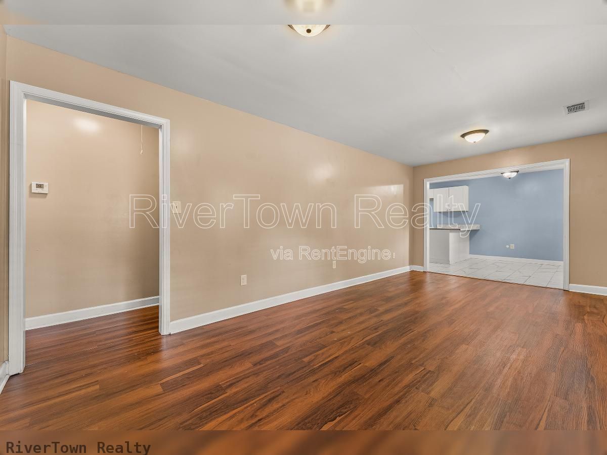 Charming 3-Bedroom/2 Bathr Home in Memphis on a Spacious Half-Acre Lot property image