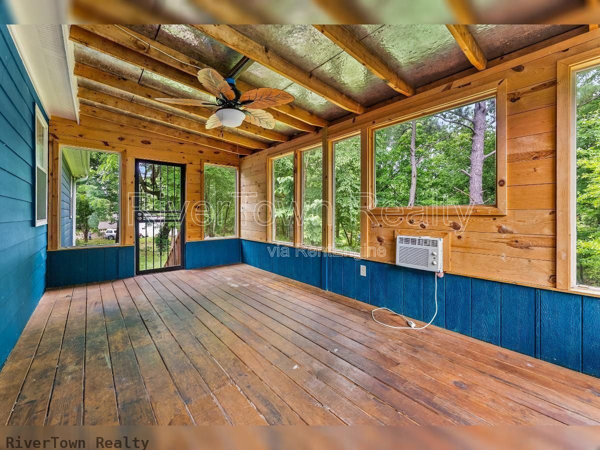 Charming 3-Bedroom/2 Bathr Home in Memphis on a Spacious Half-Acre Lot property image