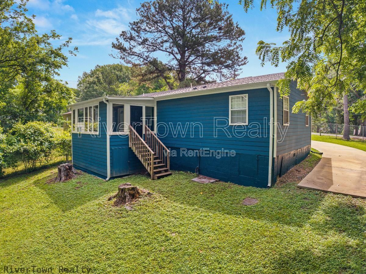 Charming 3-Bedroom/2 Bathr Home in Memphis on a Spacious Half-Acre Lot property image