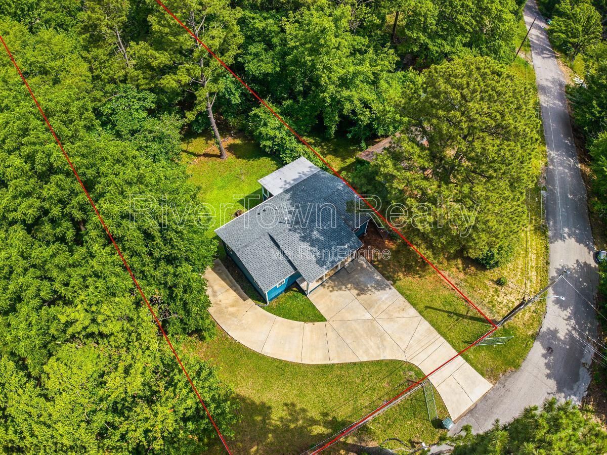 Charming 3-Bedroom/2 Bathr Home in Memphis on a Spacious Half-Acre Lot property image