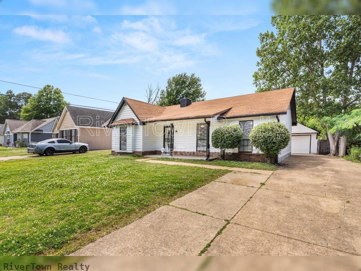 Beautifully Renovated 3BR | Detached Garage/Workshop property image