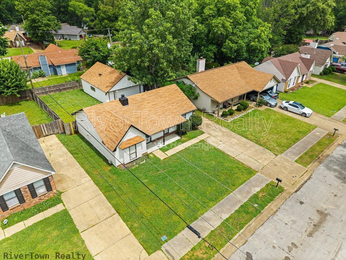 Beautifully Renovated 3BR | Detached Garage/Workshop property image
