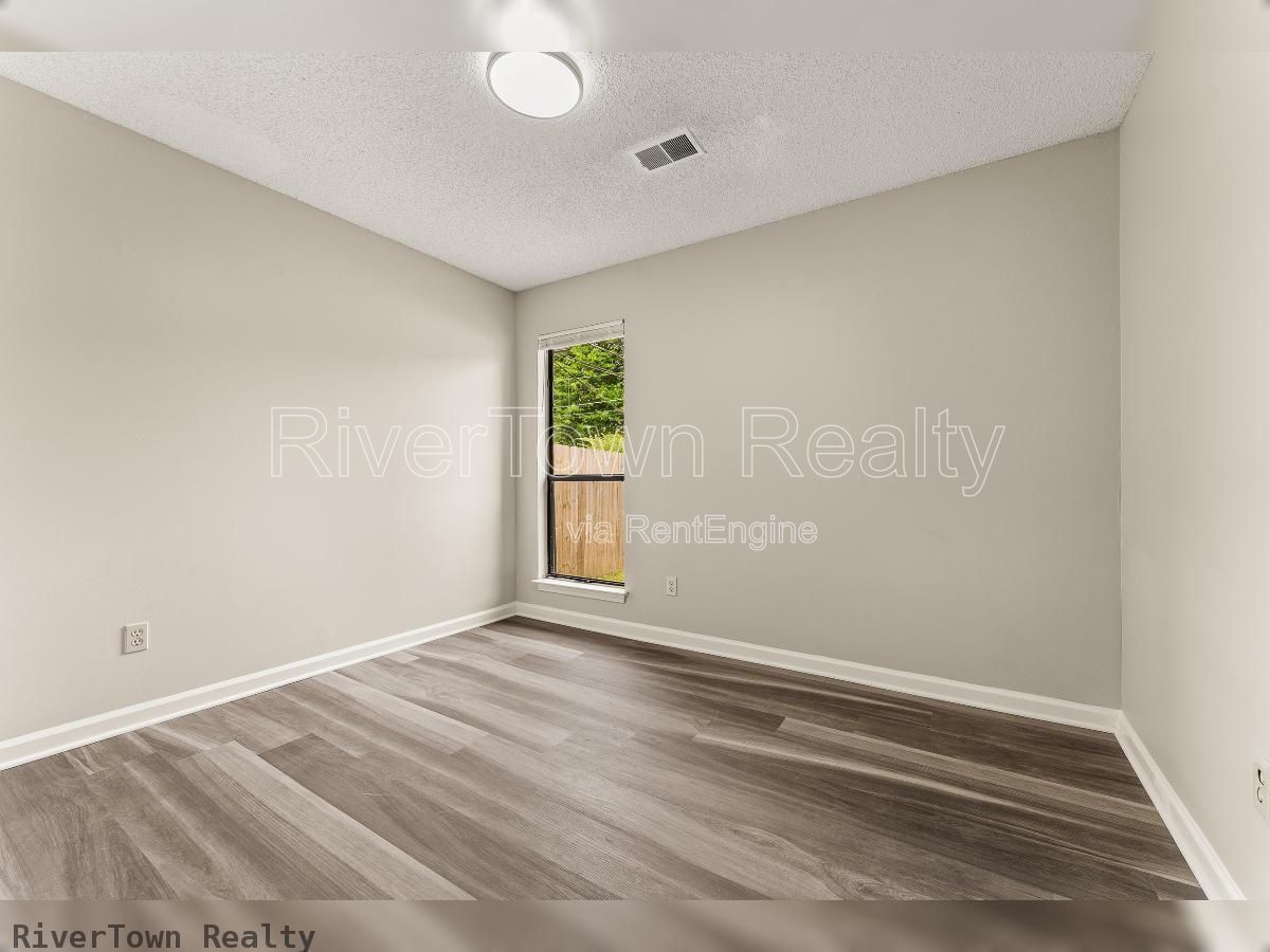Beautifully Renovated 3BR | Detached Garage/Workshop property image