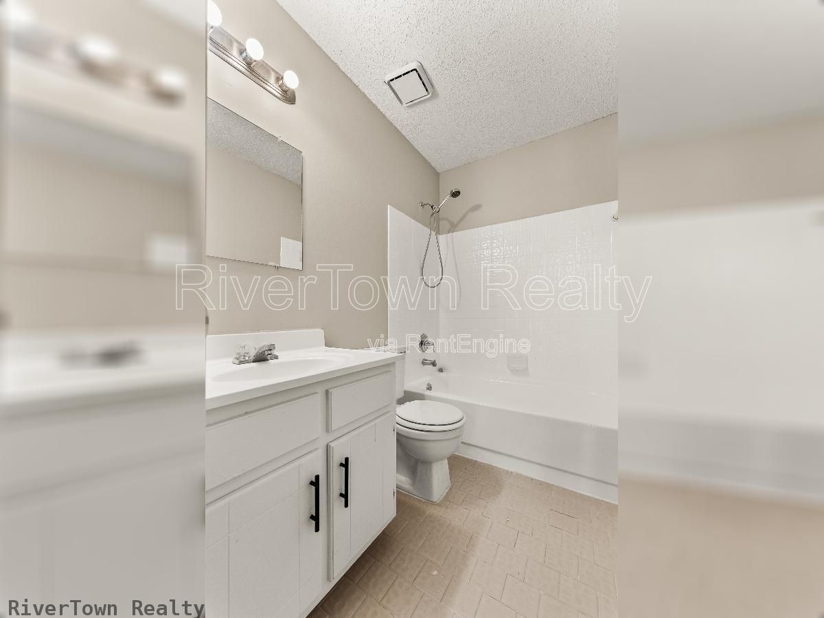 Beautifully Renovated 3BR | Detached Garage/Workshop property image