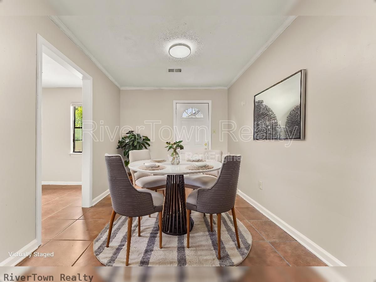 Beautifully Renovated 3BR | Detached Garage/Workshop property image