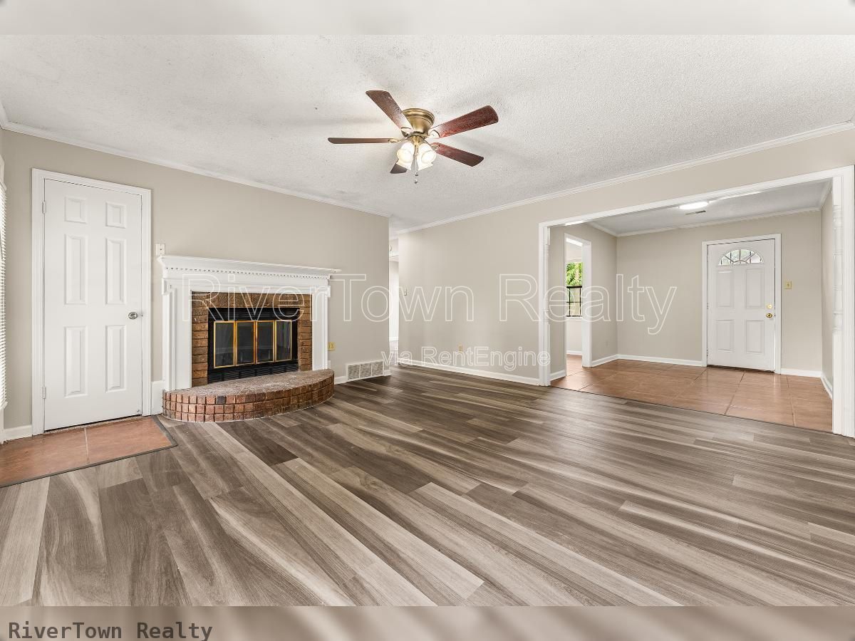 Beautifully Renovated 3BR | Detached Garage/Workshop property image
