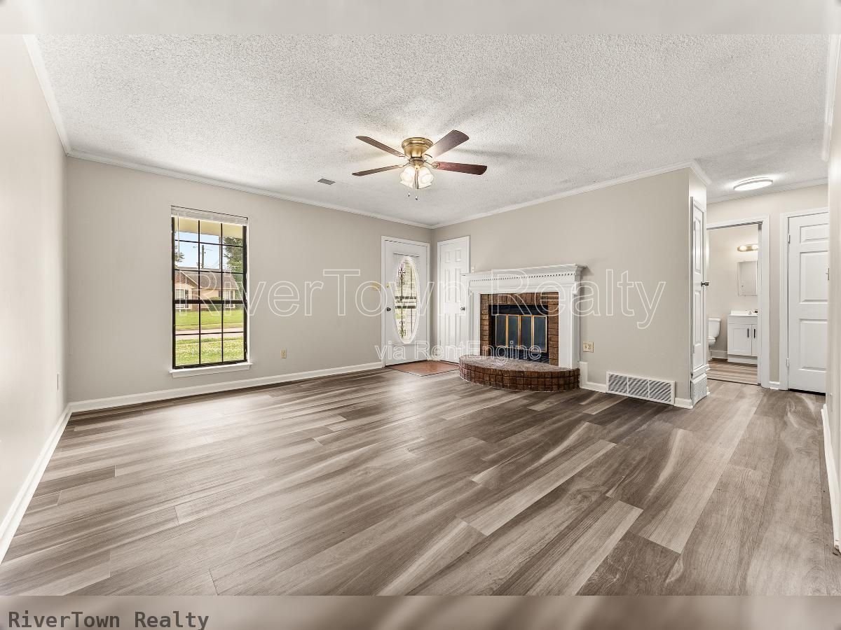 Beautifully Renovated 3BR | Detached Garage/Workshop property image