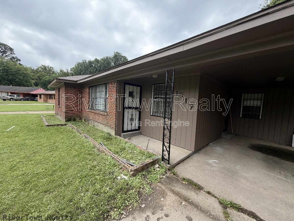 ASK US ABOUT OUT FREE MONTH RENT SPECIAL ON THIS ONE!!!

