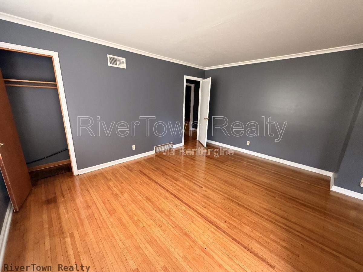 ASK US ABOUT OUT FREE MONTH RENT SPECIAL ON THIS ONE!!!

