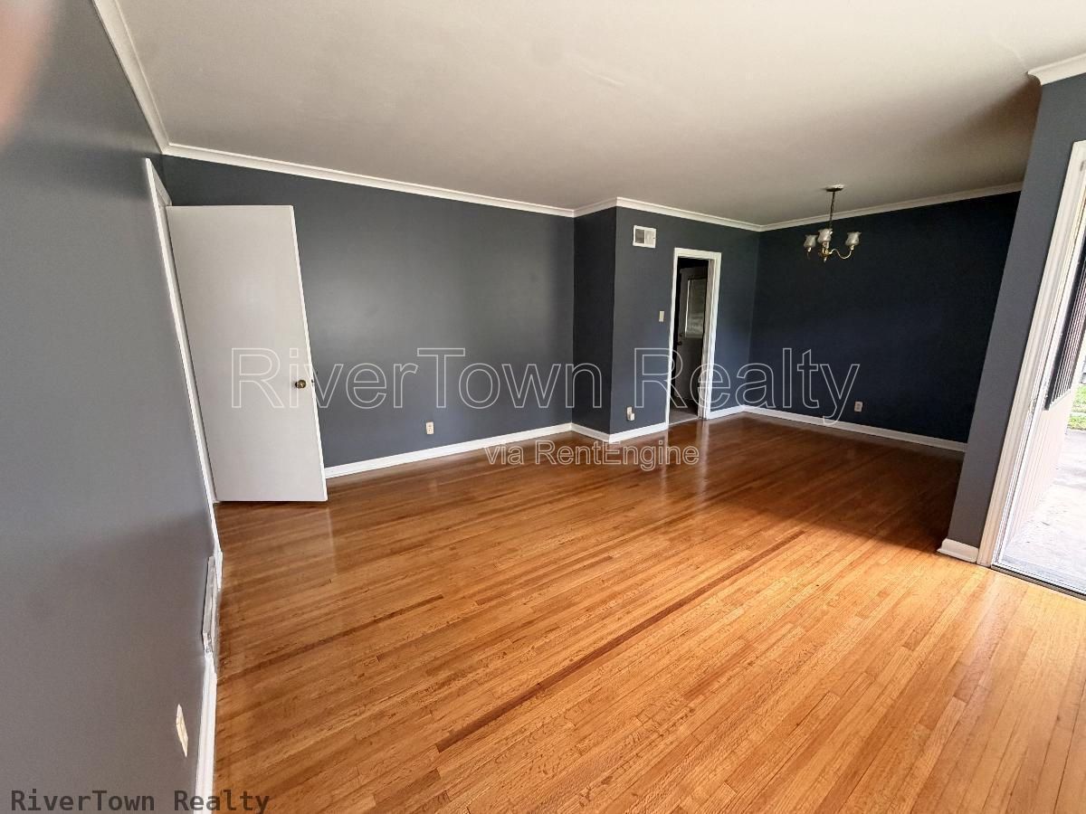 ASK US ABOUT OUT FREE MONTH RENT SPECIAL ON THIS ONE!!!


